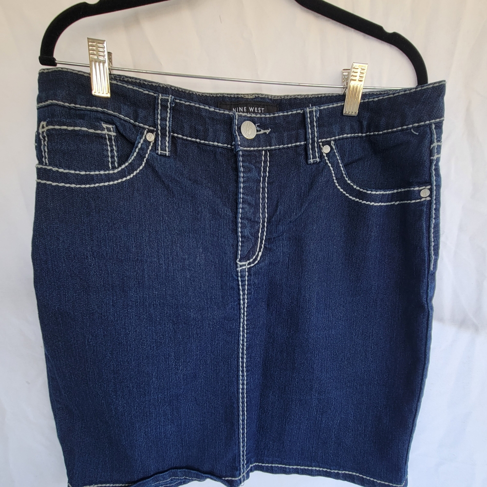 Nine West Denim Skirt 12/30 average.